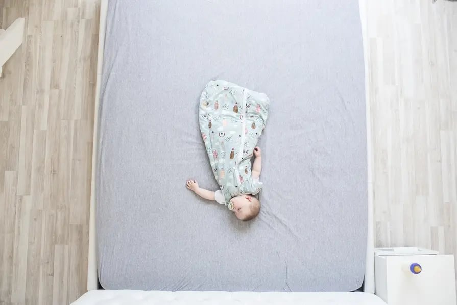 Cómo deben dormir los bebes en verano