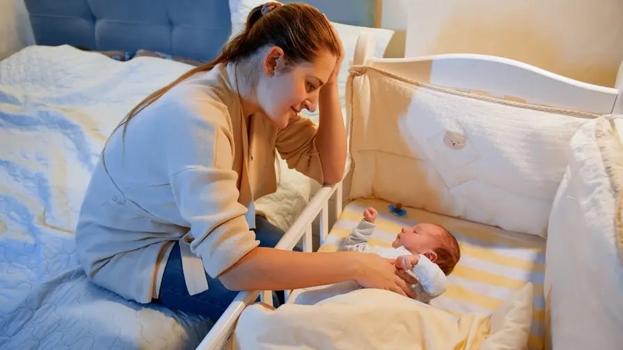 cómo despertar a un bebé