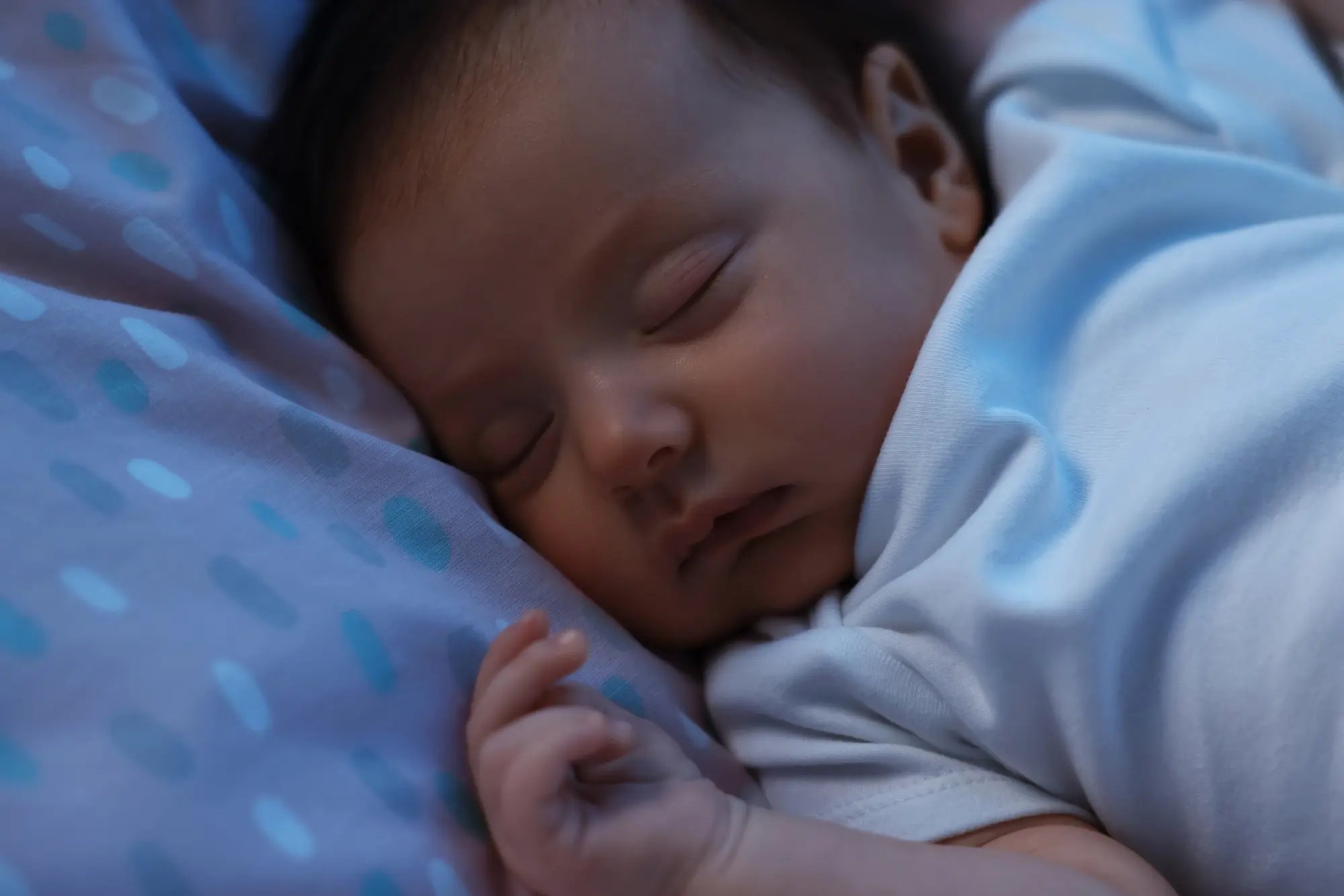cómo cambiarle el sueño a un bebé