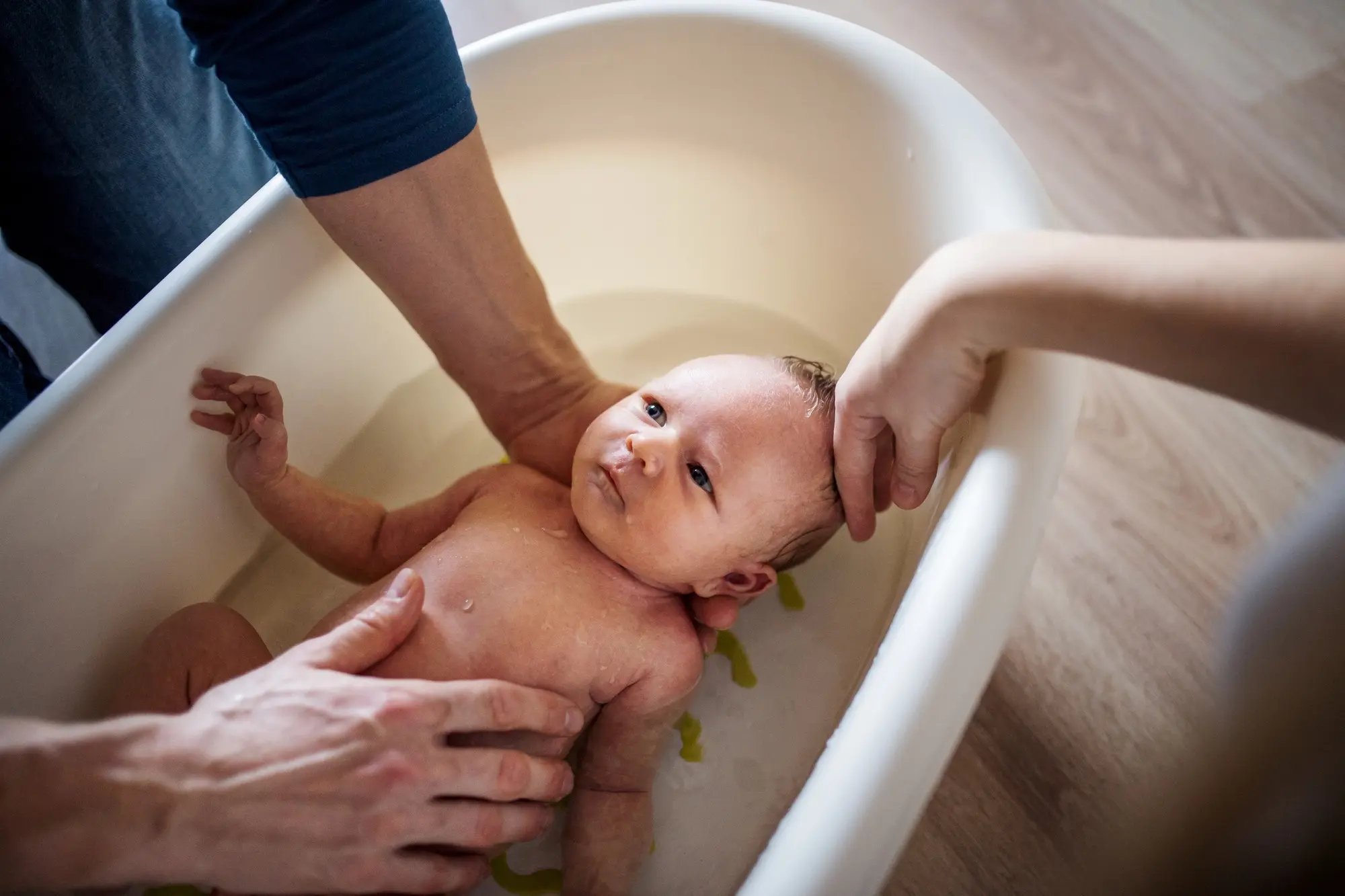 primer baño recién nacido