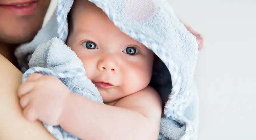 primer baño recién nacido