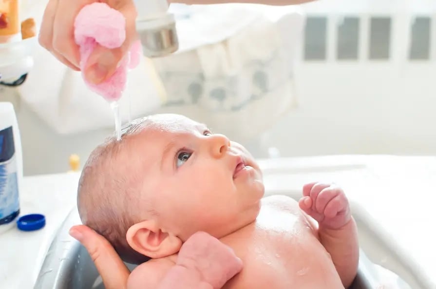 primer baño recién nacido